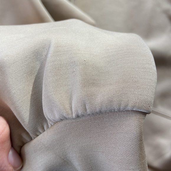 Lululemon Softstreme Crop Sweatshirt Tan M/L - Picture 8 of 12